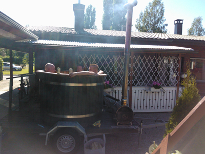 Paljukylpy kiitokseksi talkoo ja seuraporukalle - vuokraa kylpytynnyri sinäkin ja nauti!